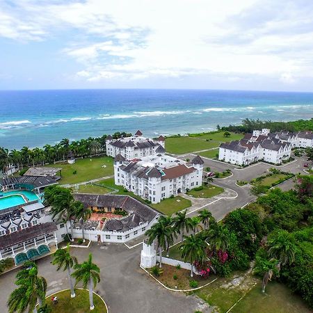 Seacastles By The Beach/Pool Montego Bay Exterior photo
