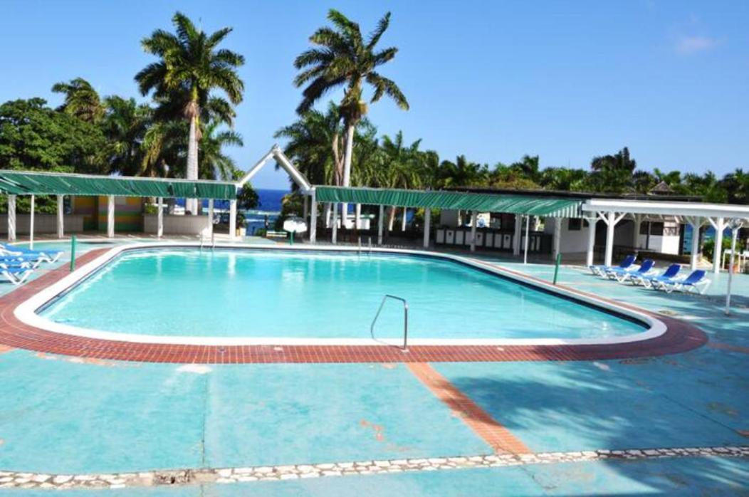 Seacastles By The Beach/Pool Montego Bay Exterior photo