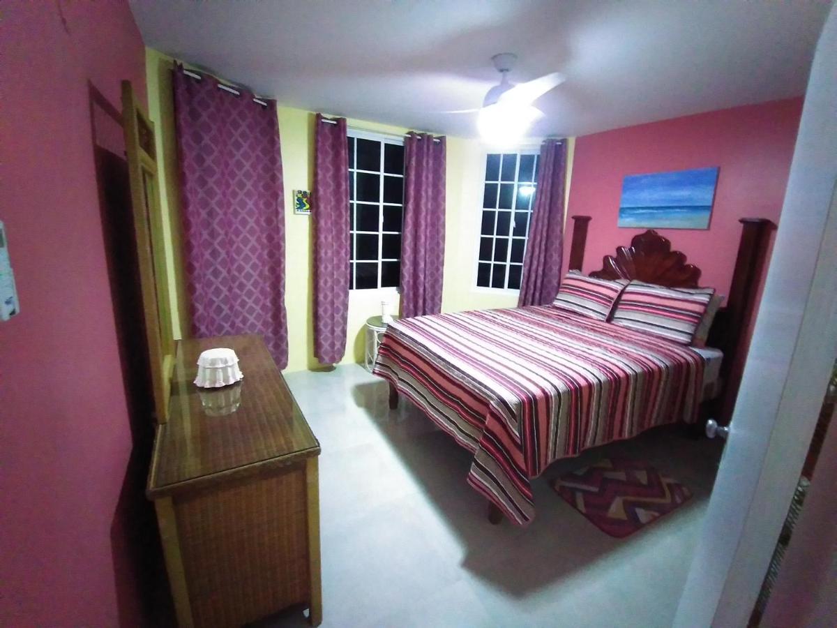 Seacastles By The Beach/Pool Montego Bay Exterior photo