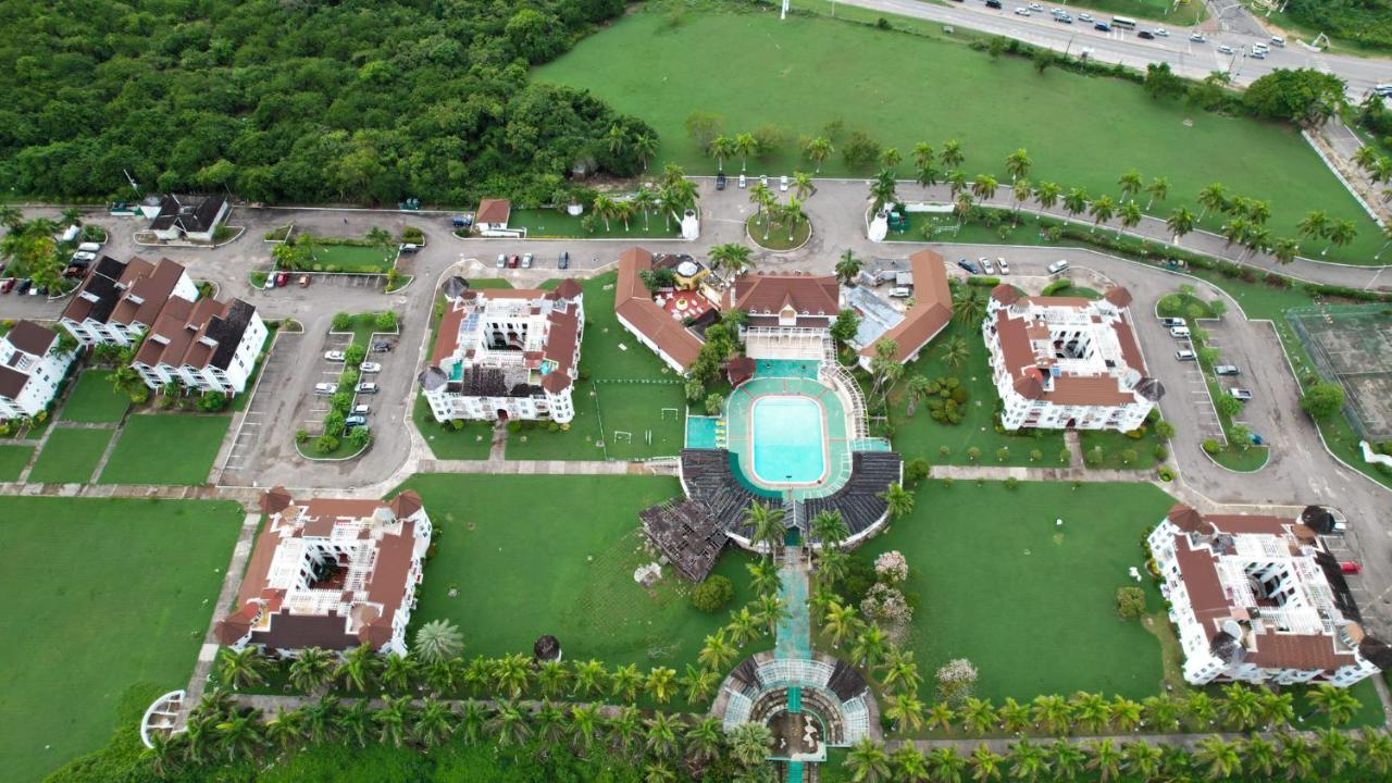 Seacastles By The Beach/Pool Montego Bay Exterior photo