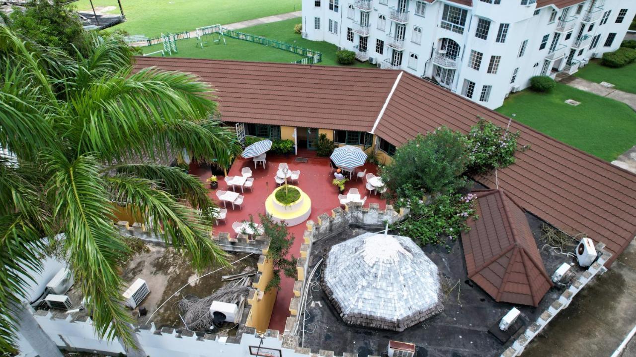 Seacastles By The Beach/Pool Montego Bay Exterior photo