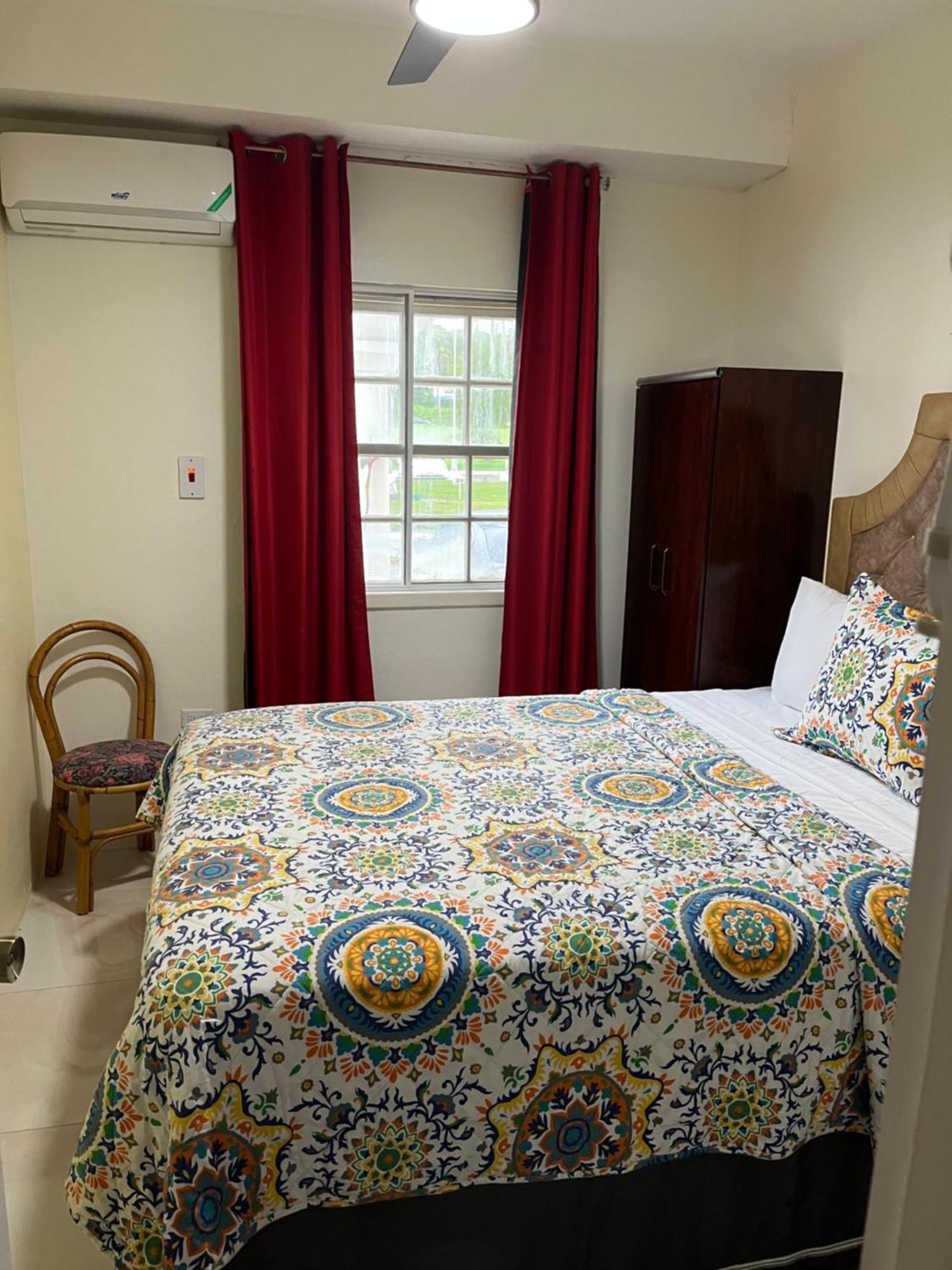 Seacastles By The Beach/Pool Montego Bay Exterior photo