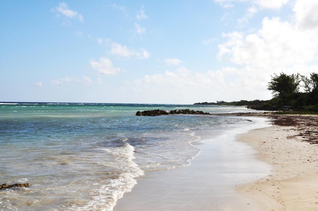 Seacastles By The Beach/Pool Montego Bay Exterior photo