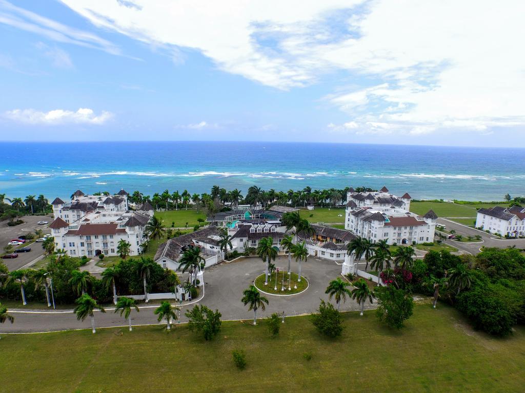 Seacastles By The Beach/Pool Montego Bay Exterior photo
