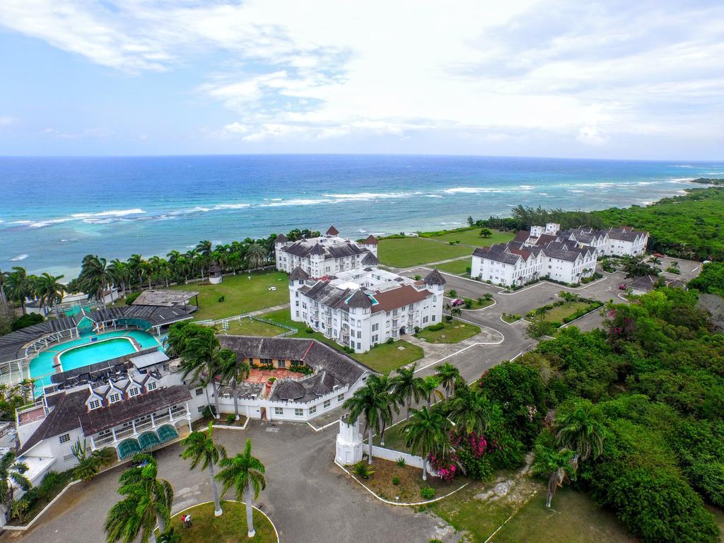 Seacastles By The Beach/Pool Montego Bay Exterior photo