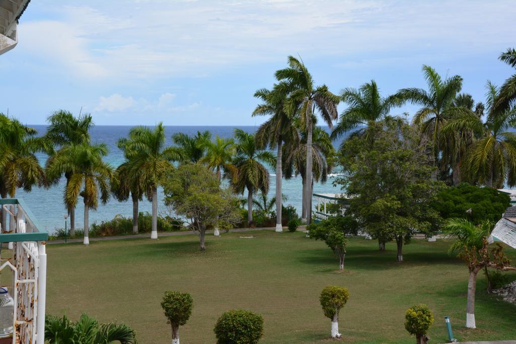 Seacastles By The Beach/Pool Montego Bay Exterior photo