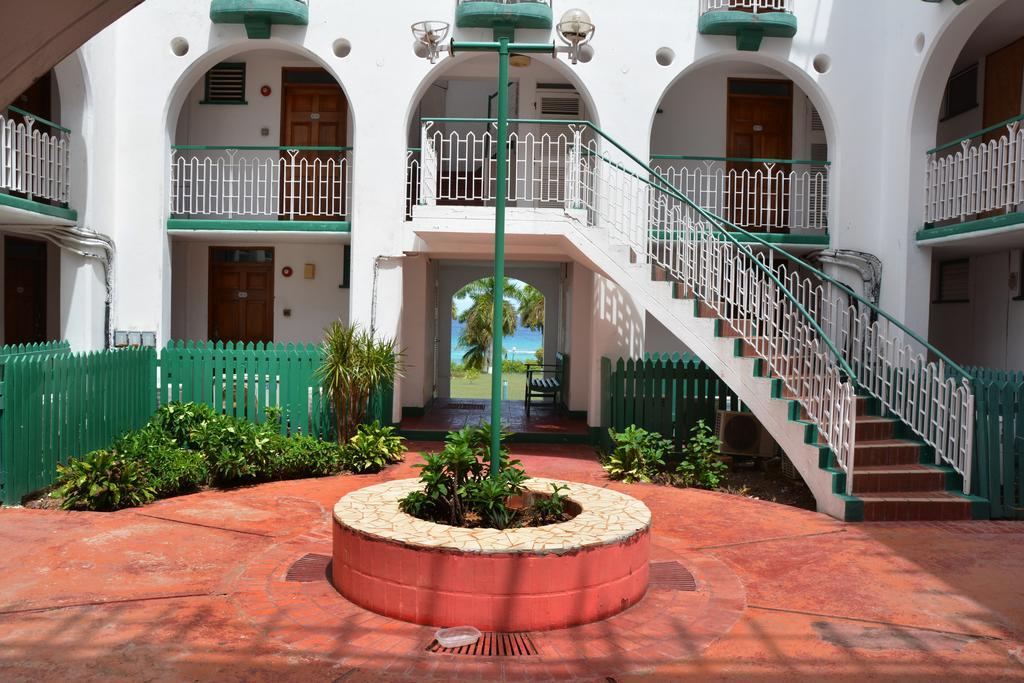 Seacastles By The Beach/Pool Montego Bay Exterior photo