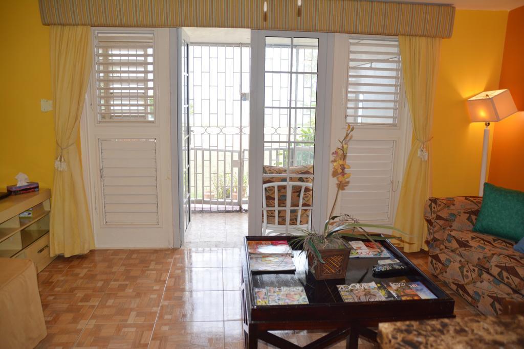 Seacastles By The Beach/Pool Montego Bay Exterior photo