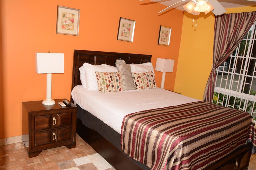Seacastles By The Beach/Pool Montego Bay Exterior photo