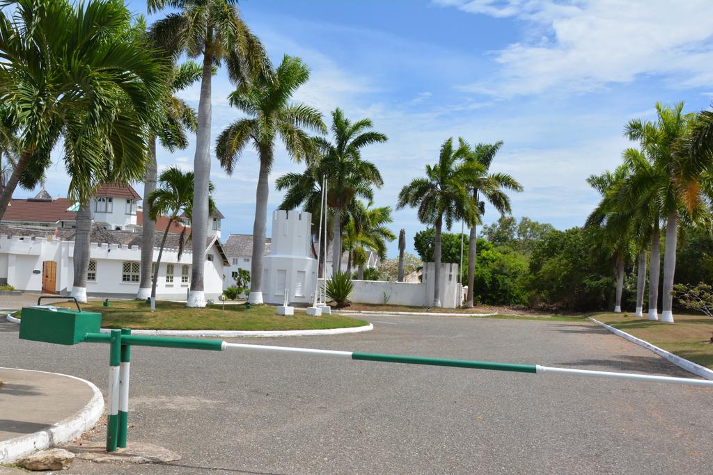 Seacastles By The Beach/Pool Montego Bay Exterior photo