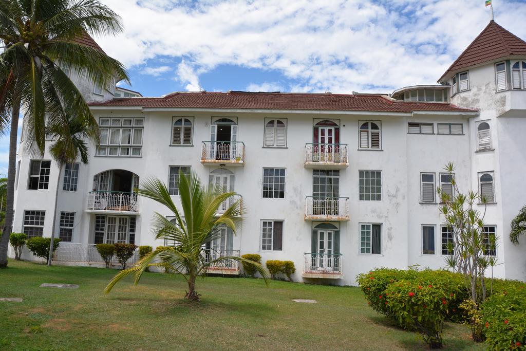 Seacastles By The Beach/Pool Montego Bay Exterior photo