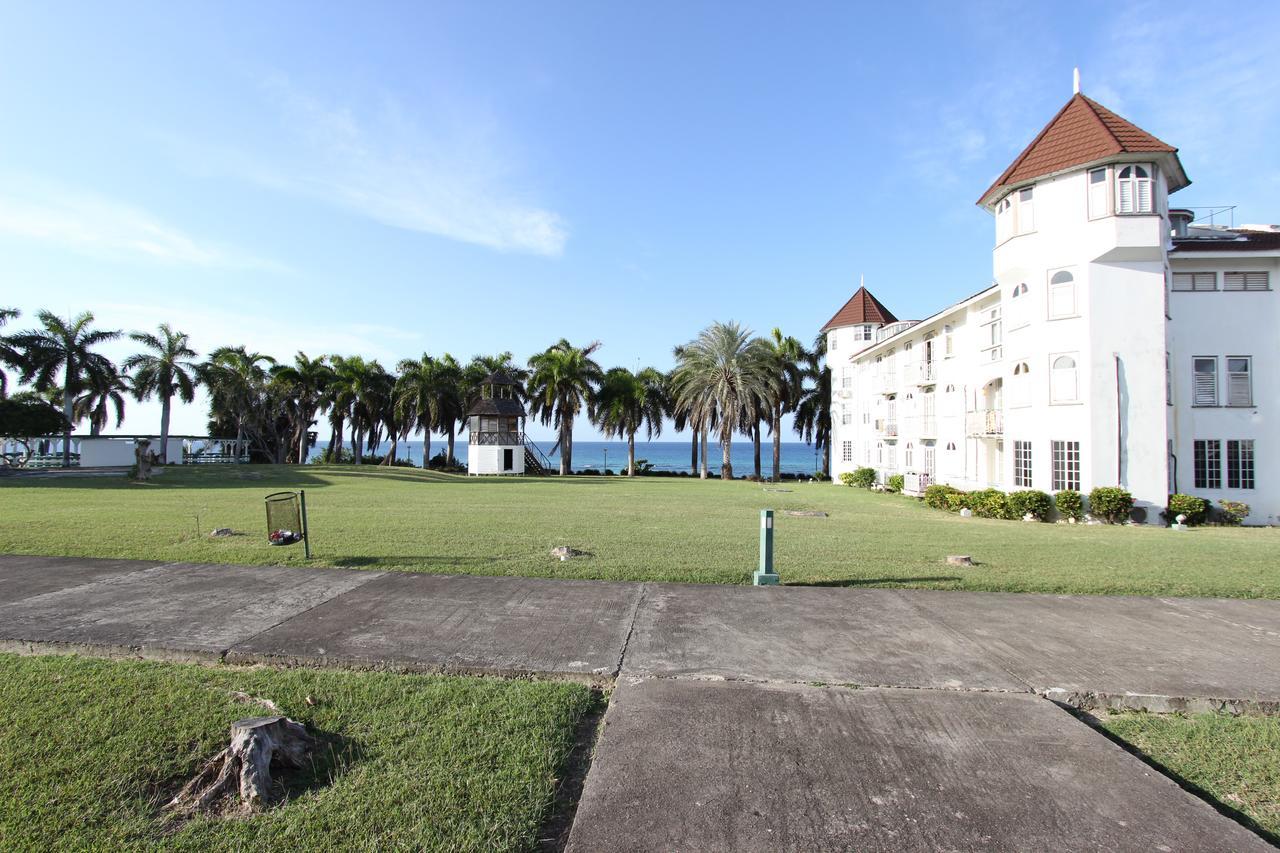 Seacastles By The Beach/Pool Montego Bay Exterior photo