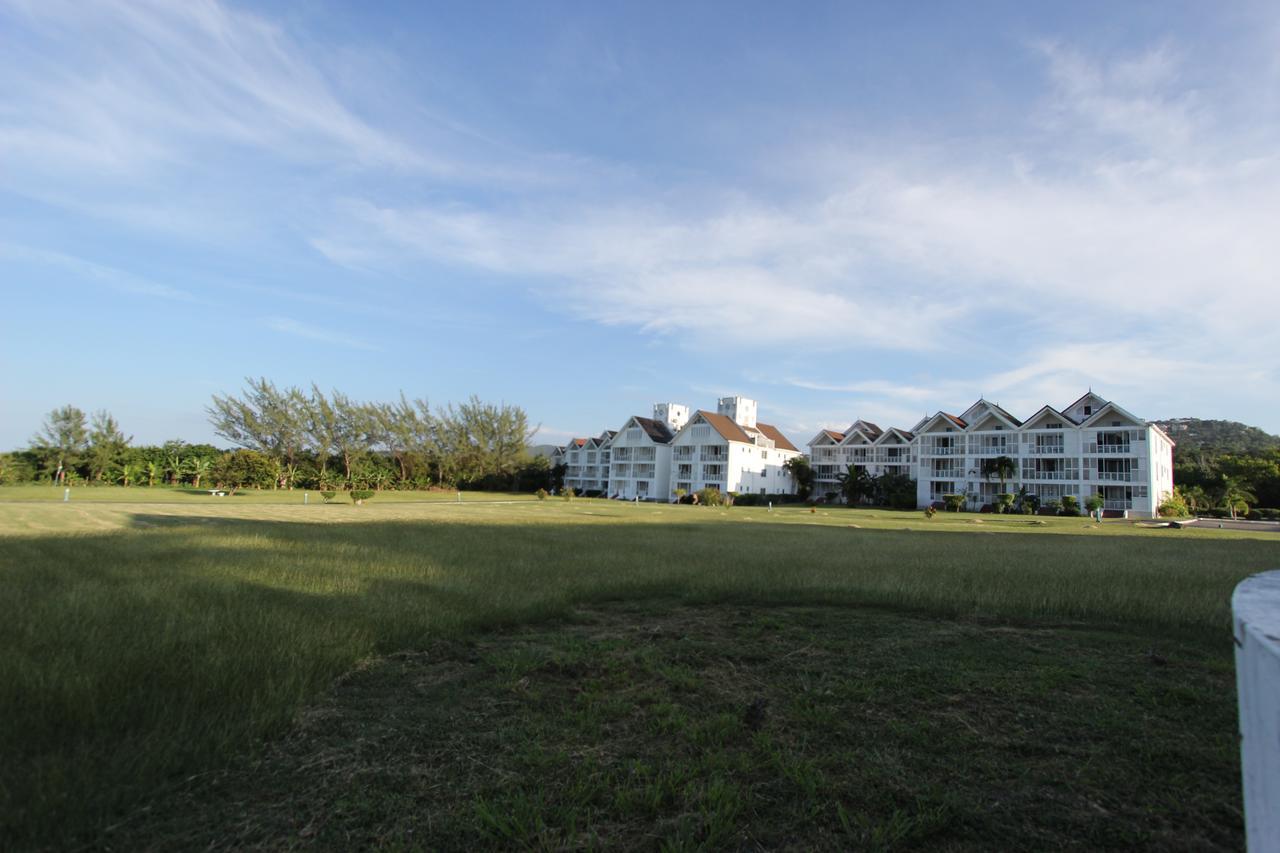Seacastles By The Beach/Pool Montego Bay Exterior photo